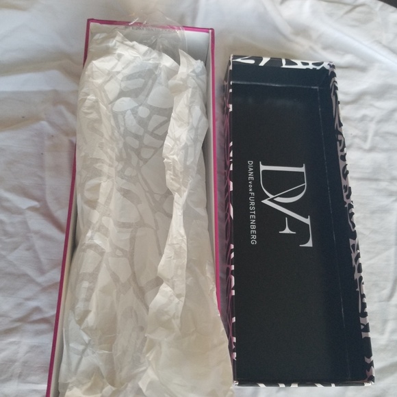 Diane Von Furstenberg, Sandal,  new w/ box sz 6M - Picture 3 of 3